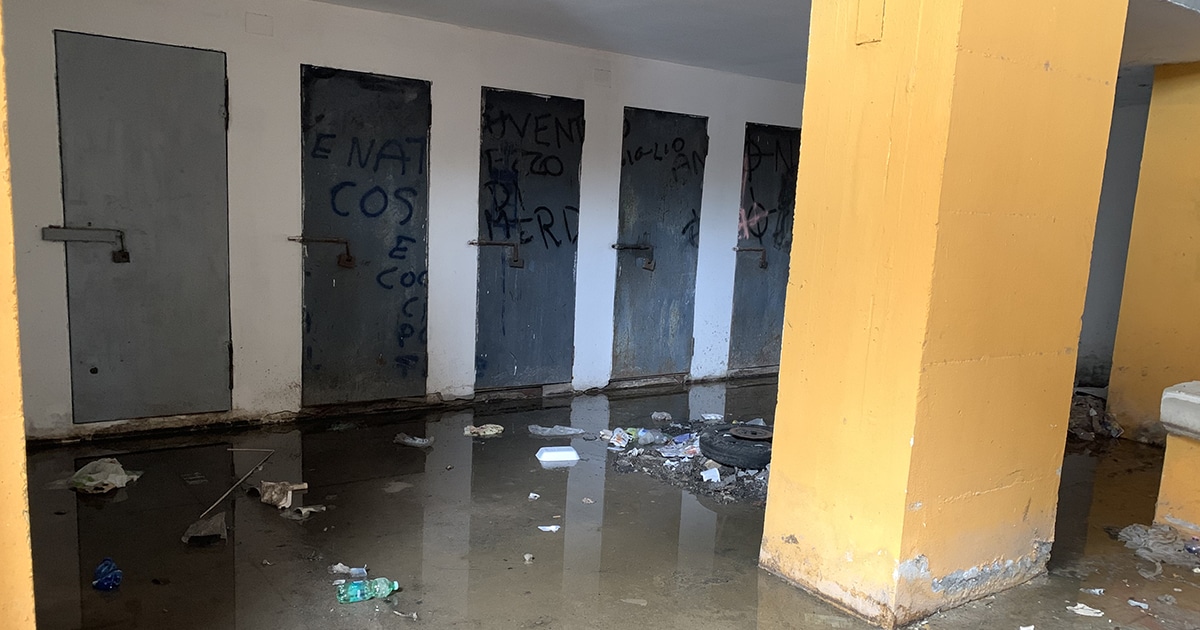 CAGLIARI: CEDE IL PAVIMENTO E GLI ESCREMENTI INVADONO LE CANTINE