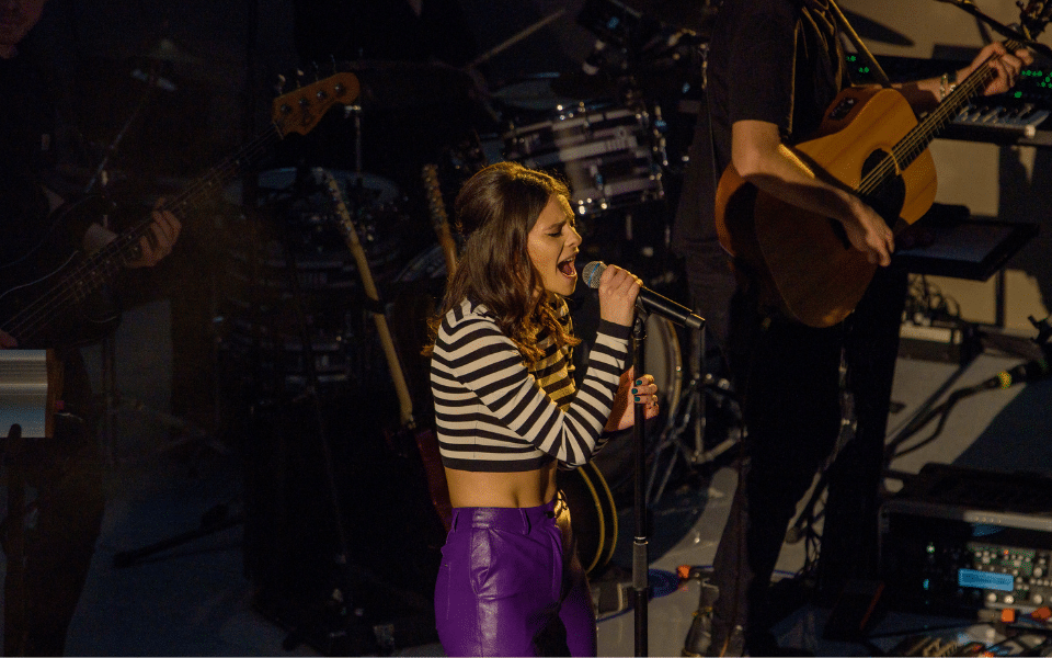 Francesca Michielin durante il concerto al Teatro Doglio
