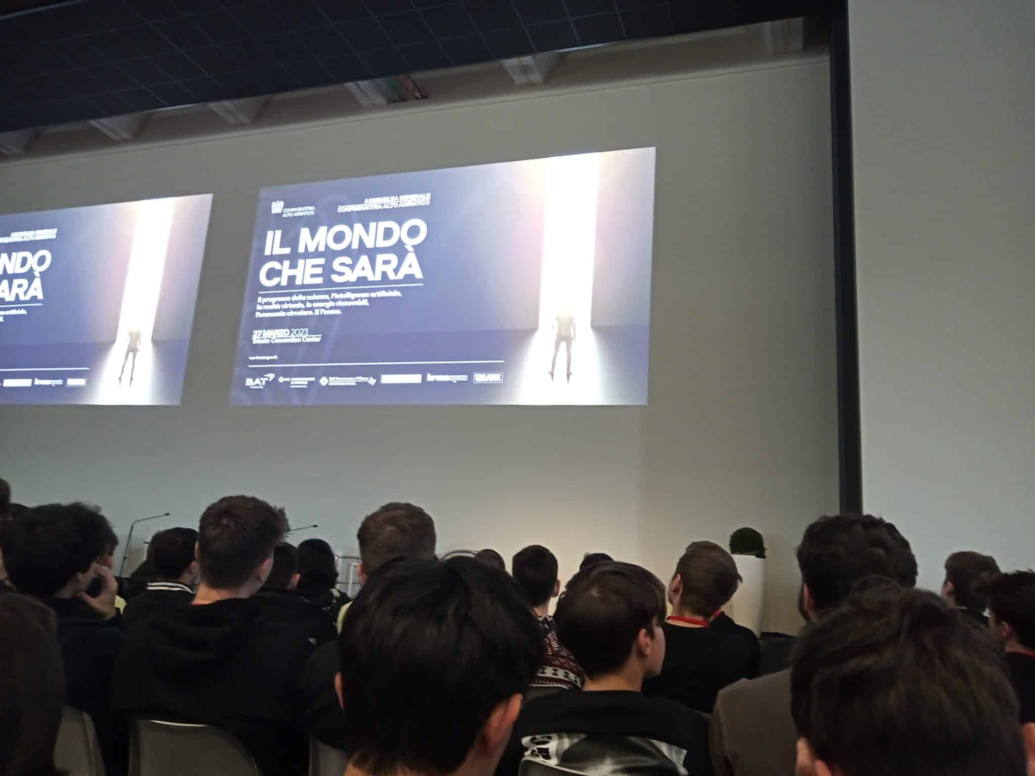  Uscita didattica a Trieste: “Il mondo che sarà” e a zonzo dialogando con le statue di alcuni autori