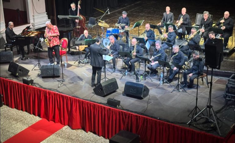  OVAZIONE DEL PUBBLICO PER BOBBY WATSON E 0JS